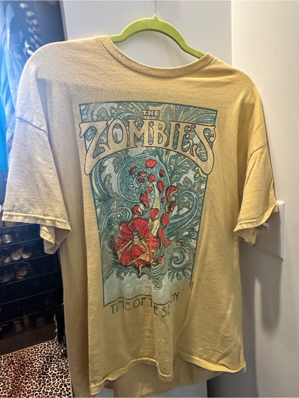 Urban Outfitters The Zombies Graphic Band Tee - Yellow